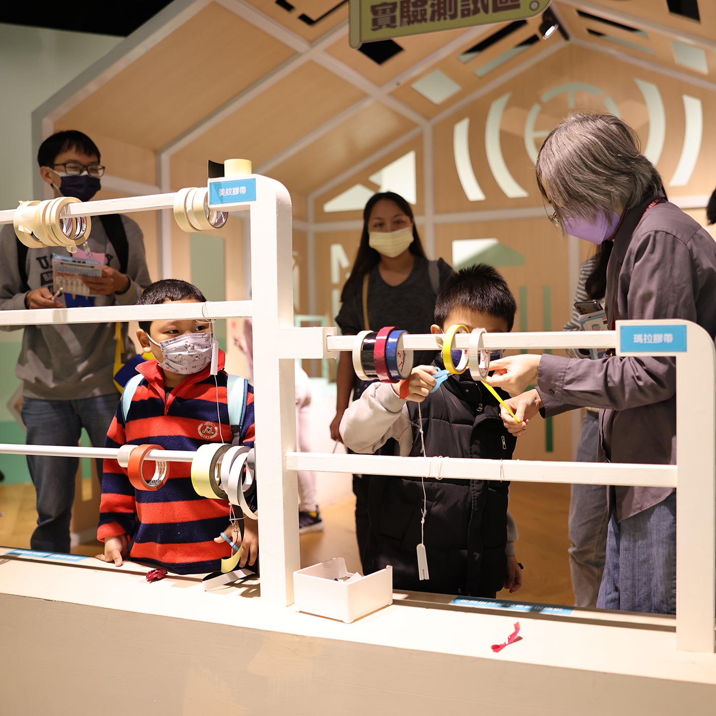 「黏TT工廠事件簿―黏的科學與體驗」特展