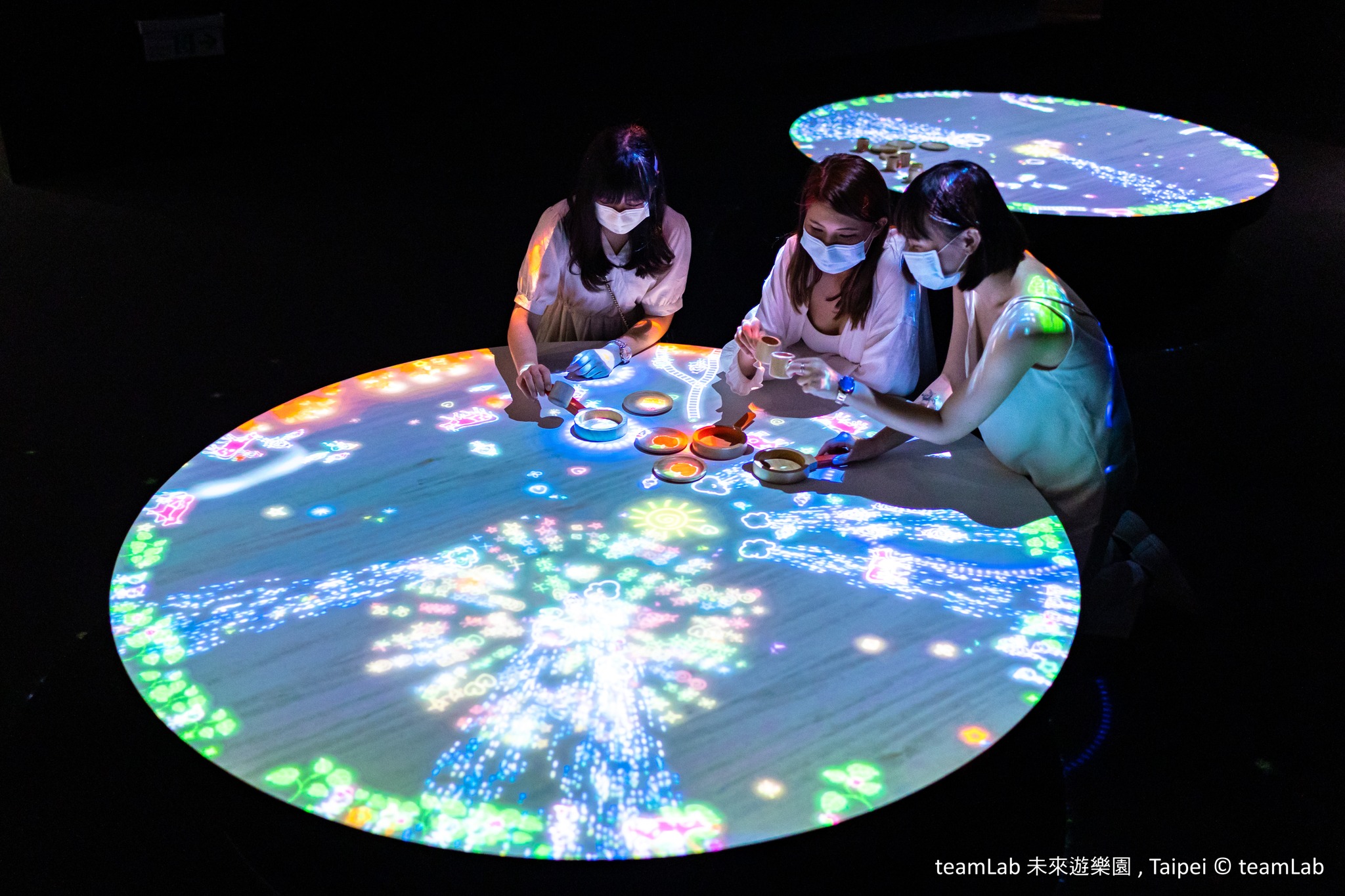 《teamLab未來遊樂園&與花共生的動物們》下一站即將抵達：#高雄！