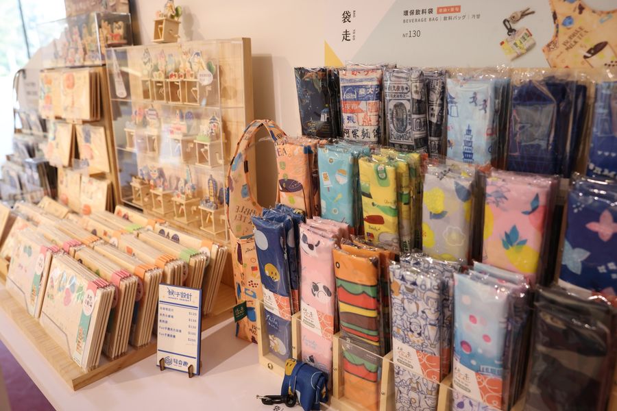 易奇趣 於北館  1F  大廳盛大開幕囉