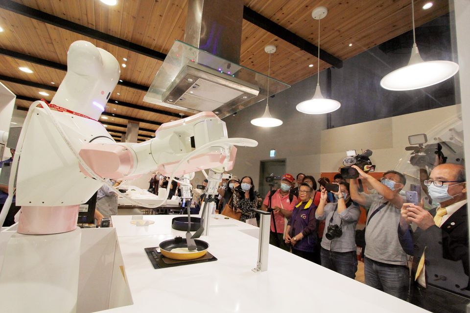本館【烹調的科學廳】會煮菜的機器人