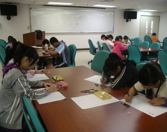 學員親手練習中